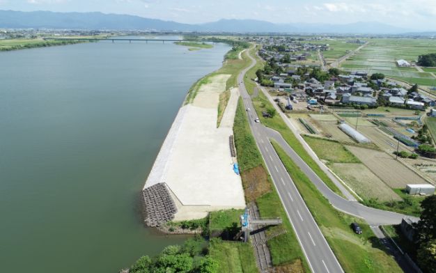 蔵岡低水護岸工事